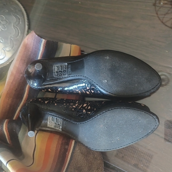 Prada Patent leather Laser Cut Floral Design Peekaboo Heel - Picture 6 of 12